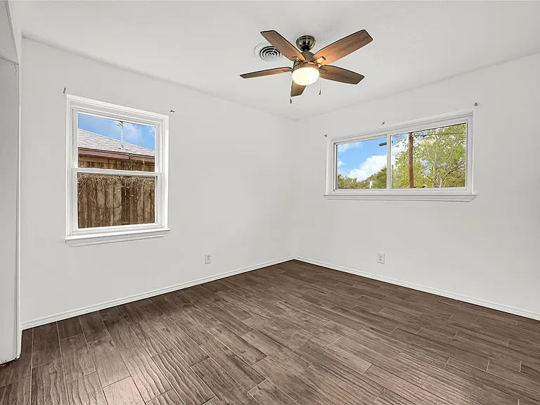 470 Beresford St — Photo 13