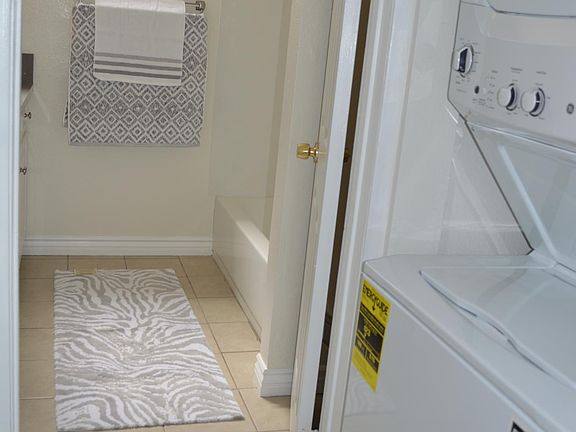 4th image of 1025 N Tippecanoe Ave Unit 114