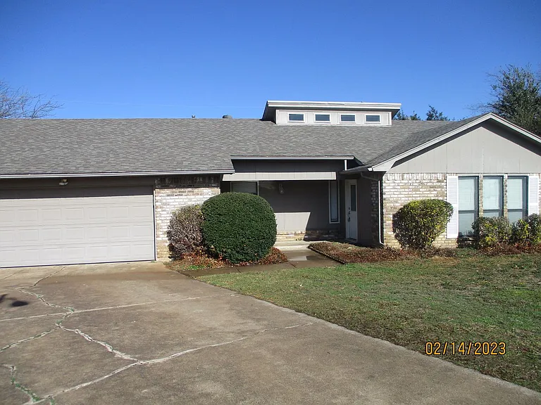 3700 Dauphine Ct — Photo 3