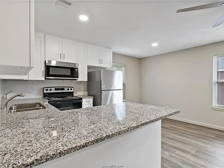 1504 Alpine Cir #B — Photo 11