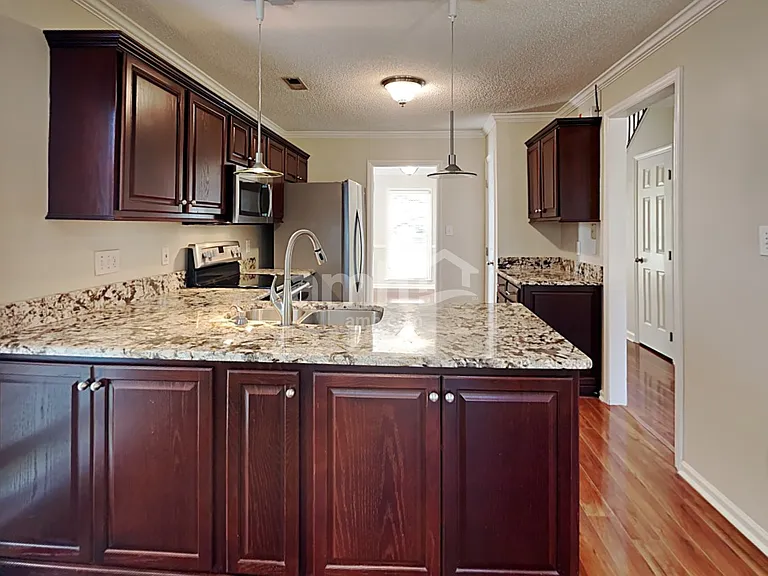 8633 Swarthmore Dr — Photo 4