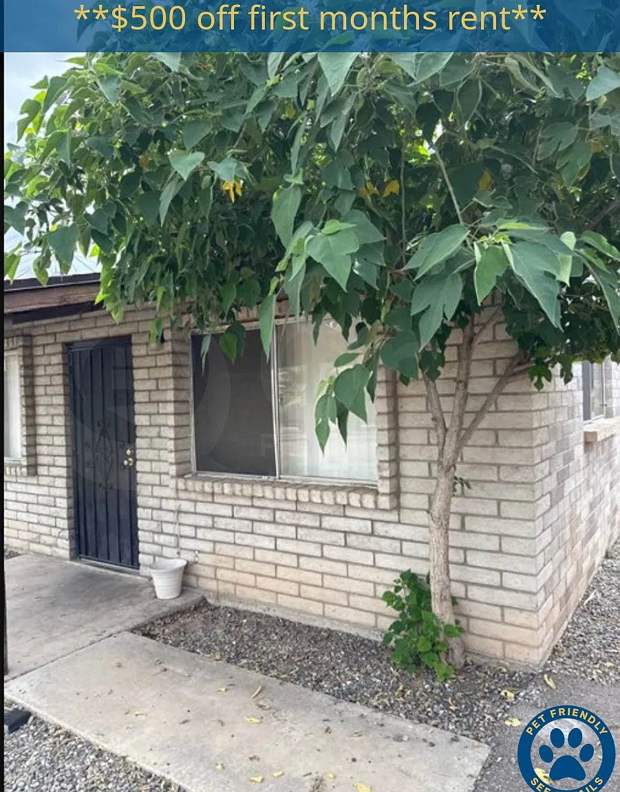 2 bed, 1.0 bath, 800 sqft, $1,049 — Photo 1