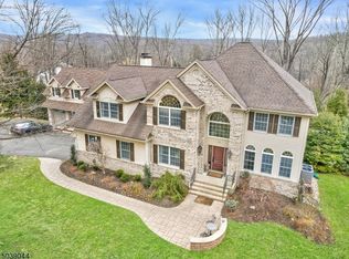 25 Hearthstone Dr, West Milford, NJ 07480