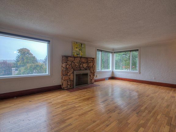 3rd image of 10854 Roseberg Ave S