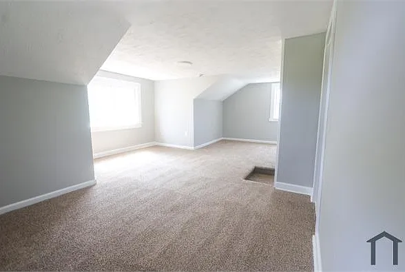 1119 W 11th St — Photo 22
