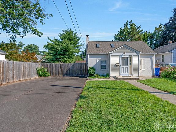 2nd image of 96 Conover Pl