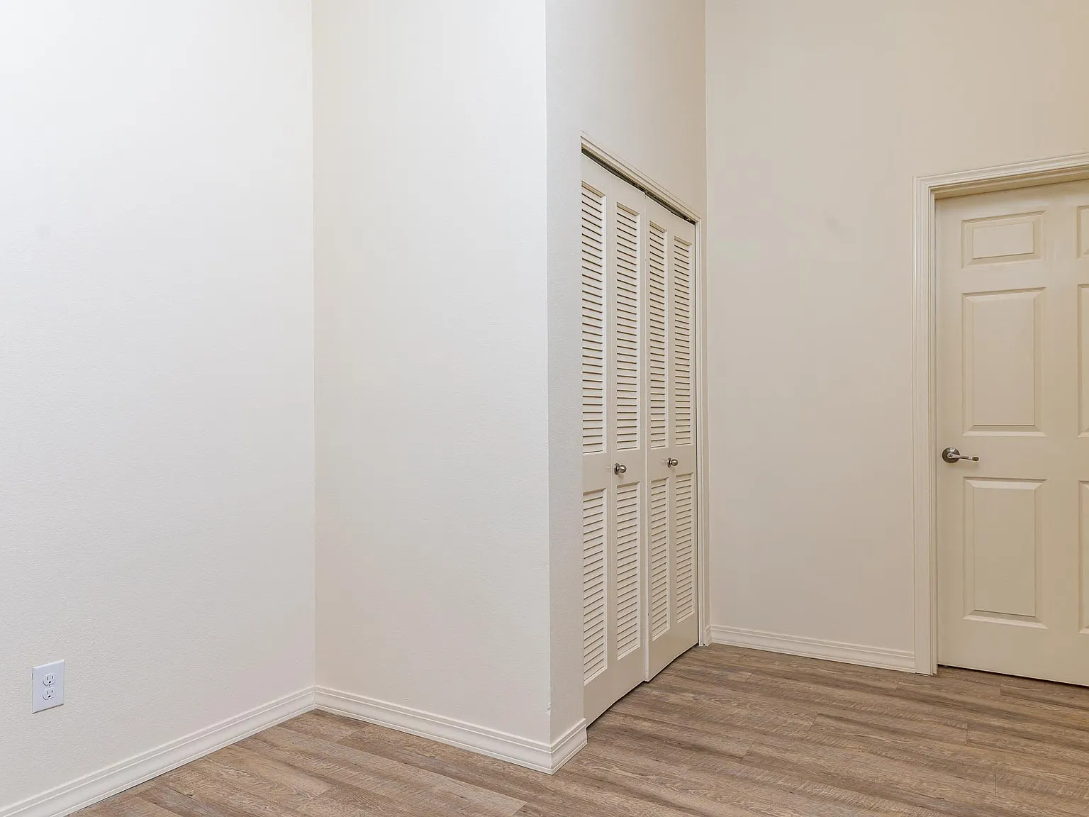 Midtown Apartments — Photo 4