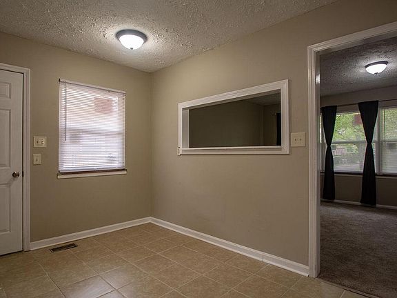 4th image of 4814 Red Oak Ln
