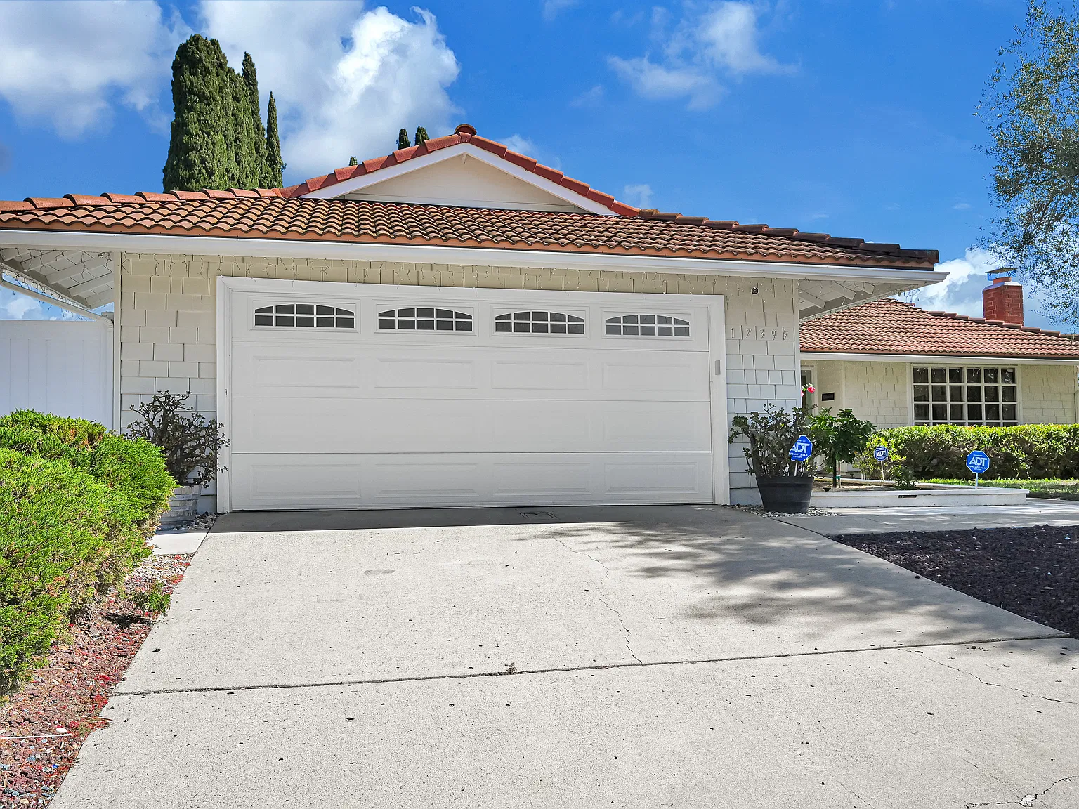 4 bed, 1849 sqft, $5,495 — Photo 2
