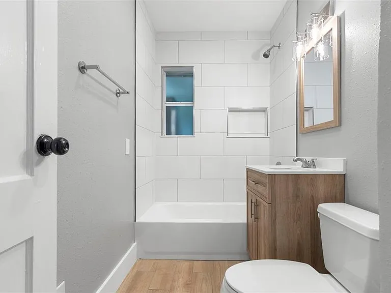 1906 W Gray St — Photo 12