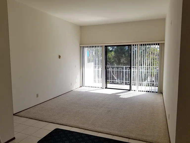 8328 Regents Rd #3J — Photo 2