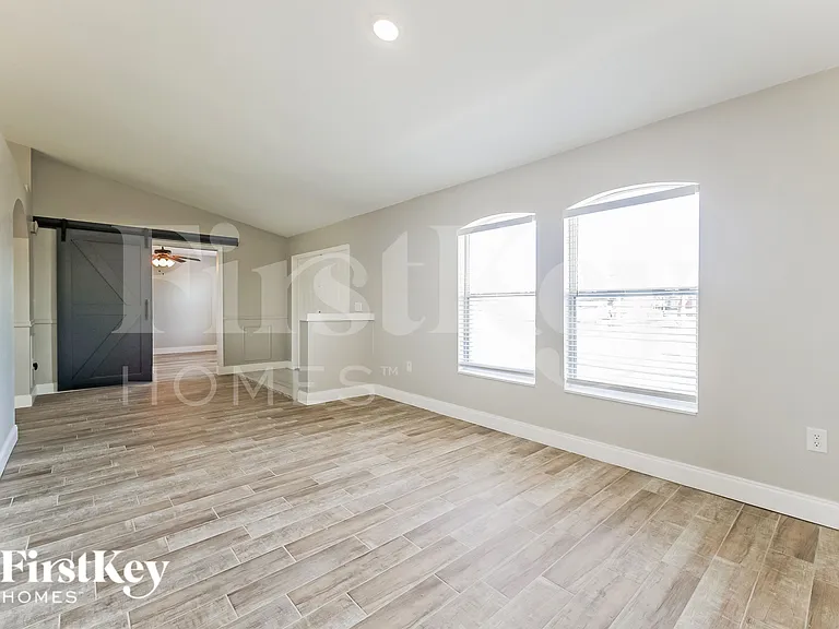 2519 NW 7th St — Photo 6