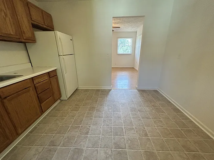 132 E Winchester St #4 — Photo 6