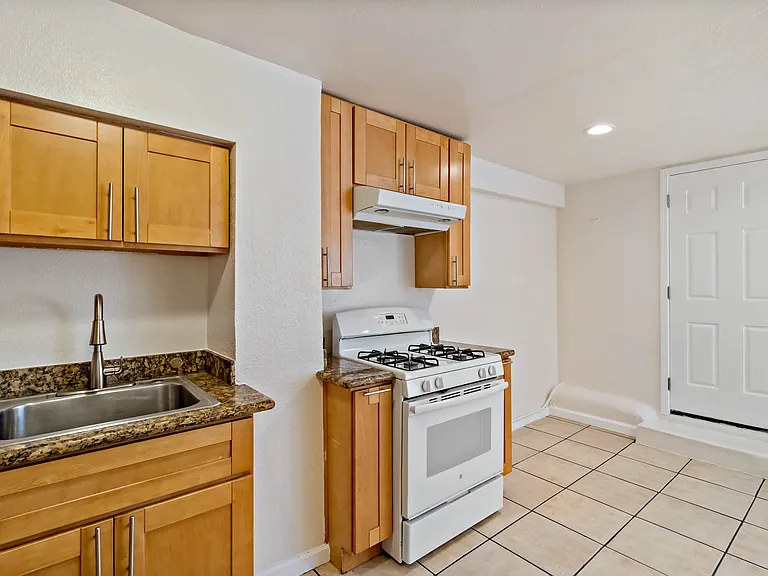 137-139 4th St #139-C — Photo 23