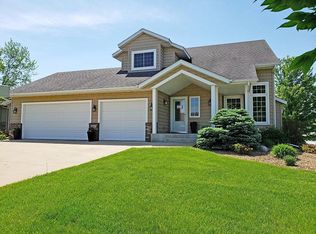 2445 Stony Creek Dr, Owatonna, MN 55060