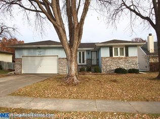 2112 Independence Dr, Lincoln, NE 68521