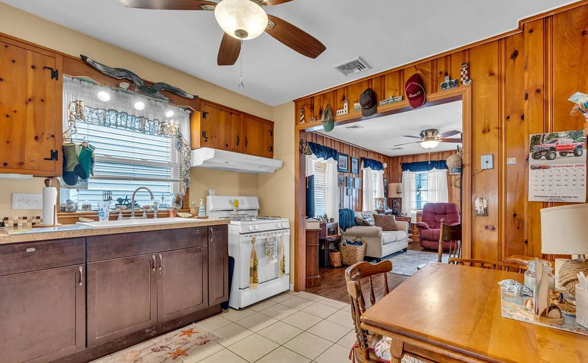 4 bed, 1800 sqft, $4,000 — Photo 3