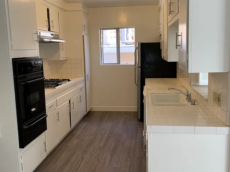 10350 Almayo Ave #7 — Photo 2