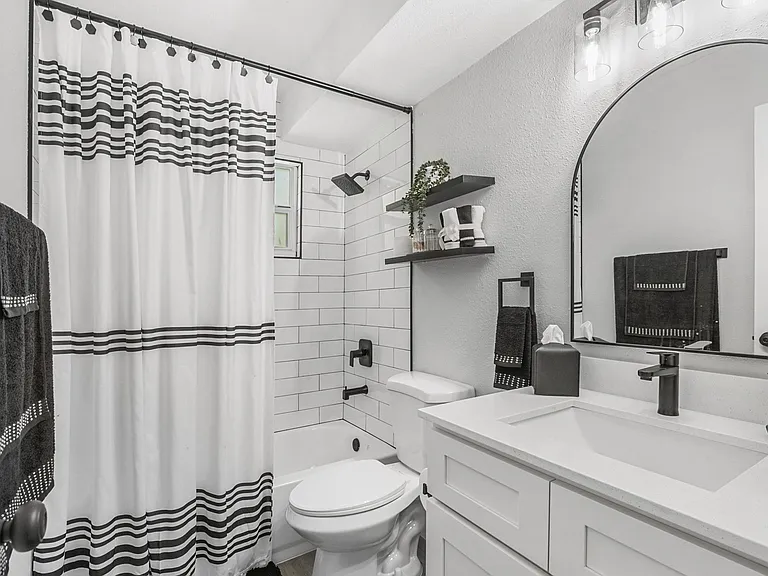 Bella Sol Apartments — Photo 2