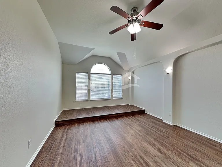 617 Bur Oak Dr — Photo 9