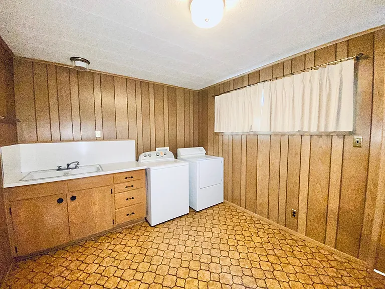 244 La Salle Dr — Photo 9