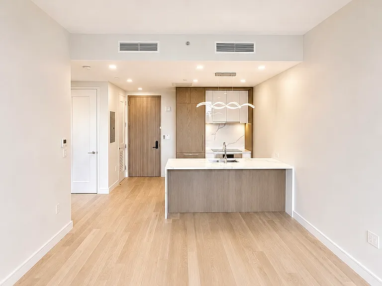 45-30 Pearson St #6A — Photo 4