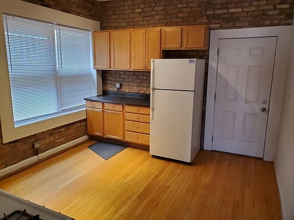 2nd image of 823 N Damen Ave #2FW
