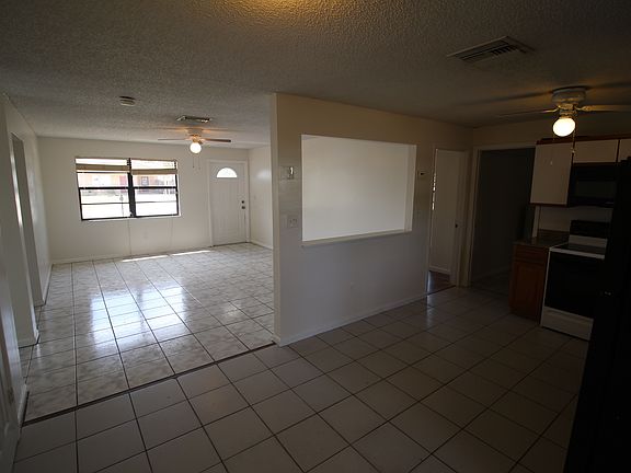 2nd image of 3313 Plaza Pl