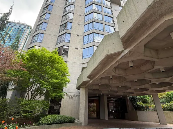 738 Broughton St #604, Vancouver, BC V6G 3A7