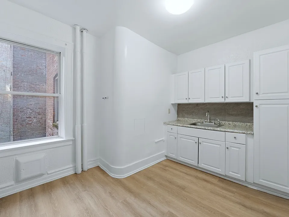 148 Chancellor Ave #B2