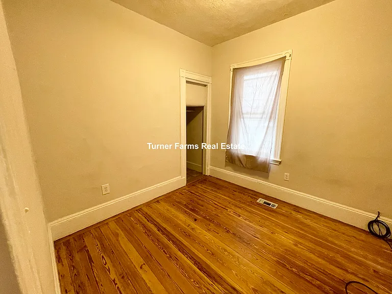 10 Wave Ave — Photo 8