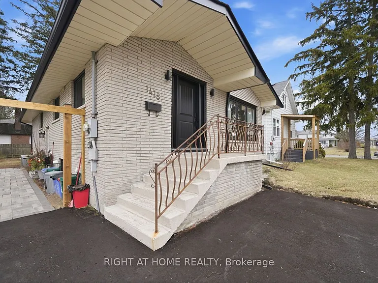 1418 Simcoe St N — Photo 2
