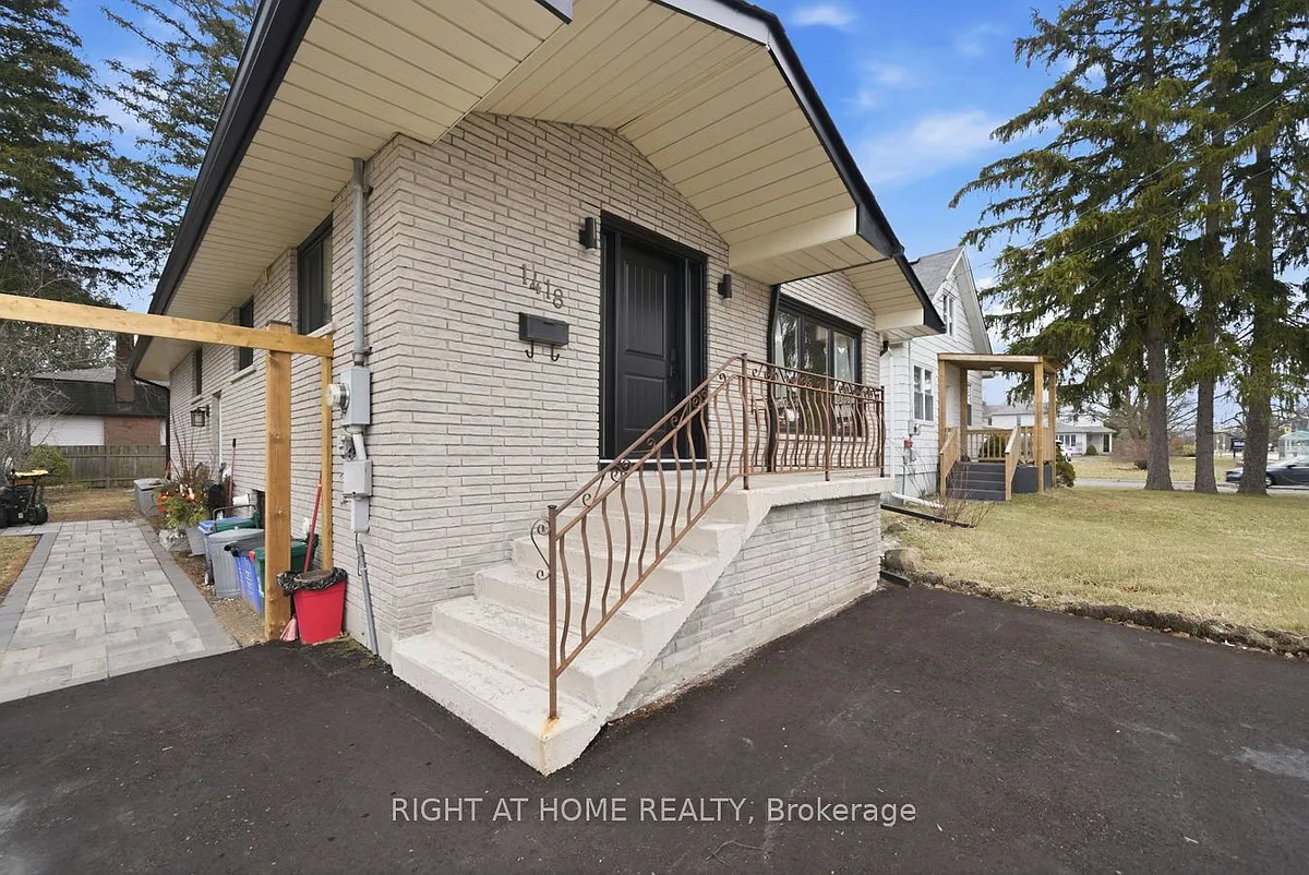 Building Photo - 1418 Simcoe St N