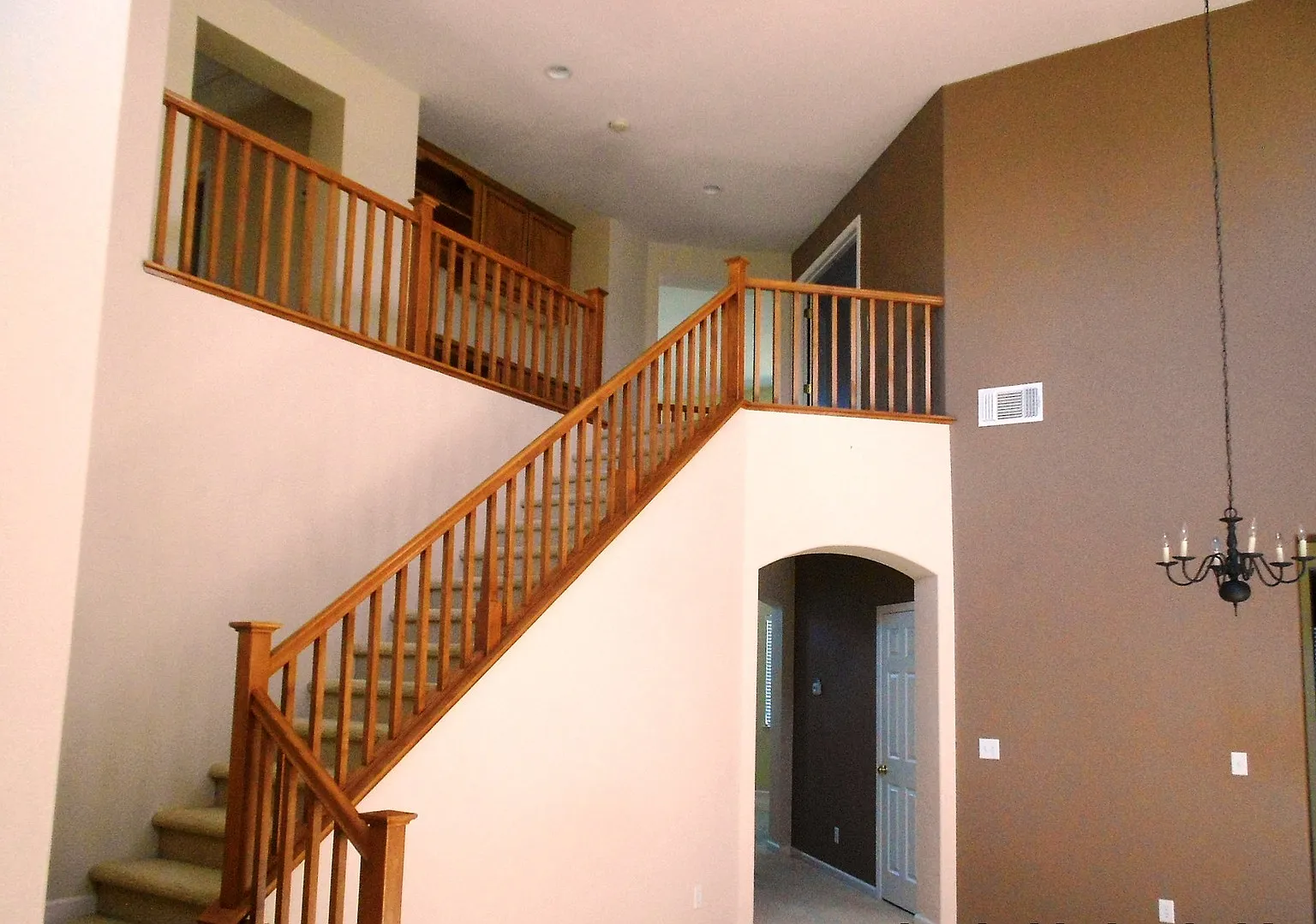 Roomy, Bright & Ready to Live In Mississippi Drive 5-Bed Home — Photo 4
