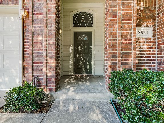 3rd image of 8524 Silverbell Ln