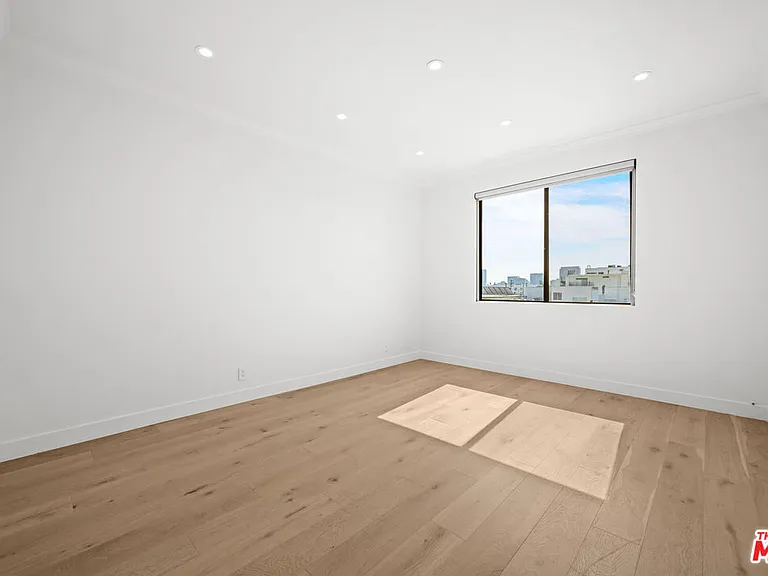 106 N Croft Ave #301 — Photo 22