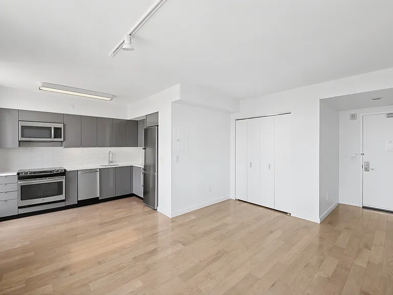 461 Dean — Photo 54