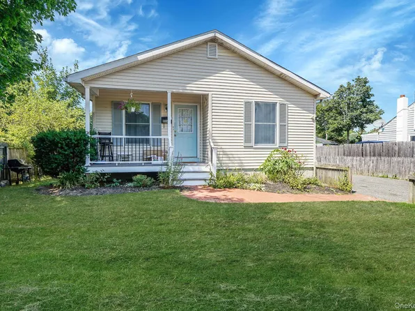 395 Linnet Street, Greenport, NY 11944