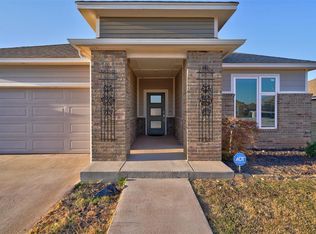 11020 SW 33rd St, Yukon, OK 73099