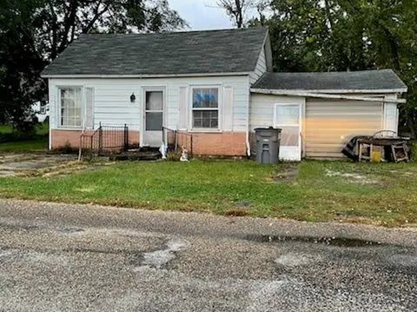 809 E Depot St, Colchester, IL 62326