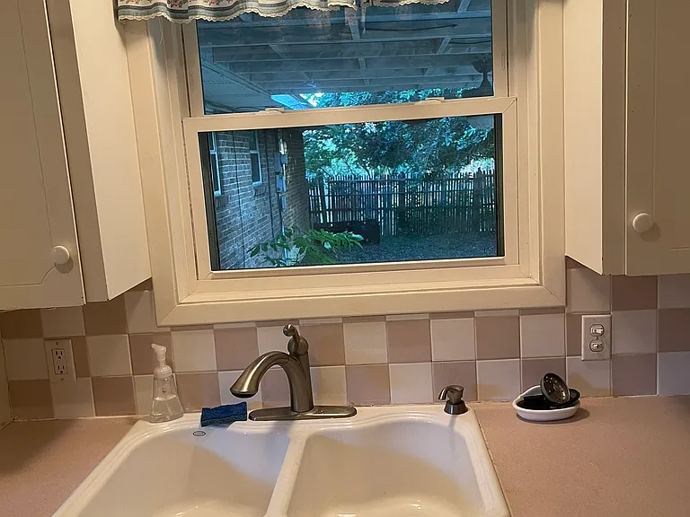 3706 Lancelot Ln — Photo 8