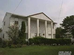 566 Harbor Dr, Cedarhurst, NY