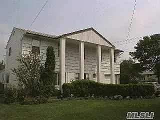 566 Harbor Dr photo 1
