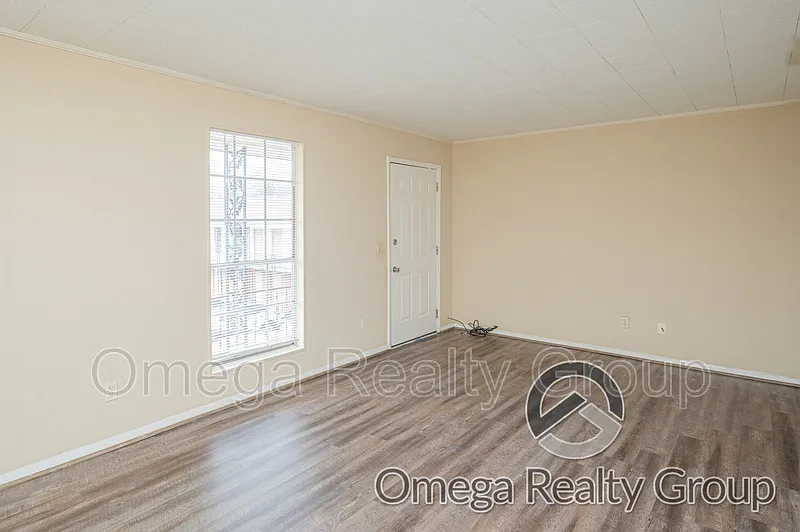 Woodcrest Apartments — Photo 3