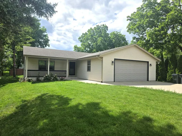 5345 S 43rd St, Greenfield, WI 53220