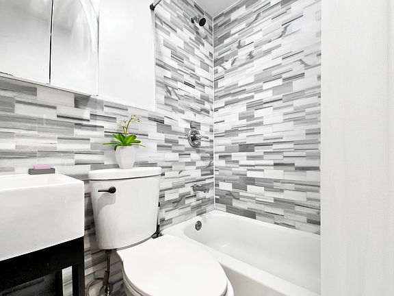 4th image of 15 W 107th St APT 53