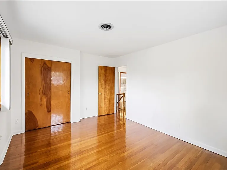535 Summit St — Photo 12