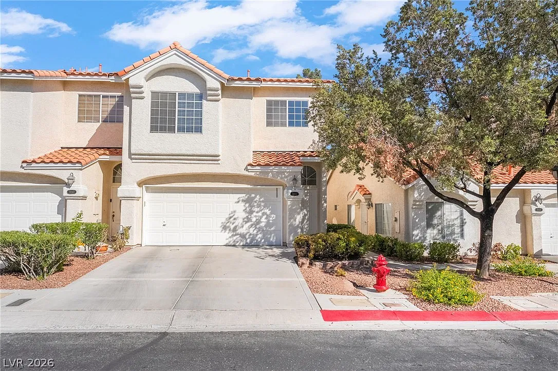 2 bed, 2.5 bath, 1677 sqft, $2,100 — Photo 2