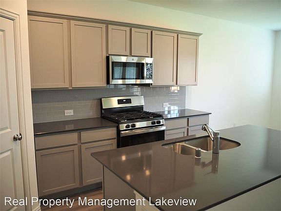 5th image of 1800 Lake Grove Dr