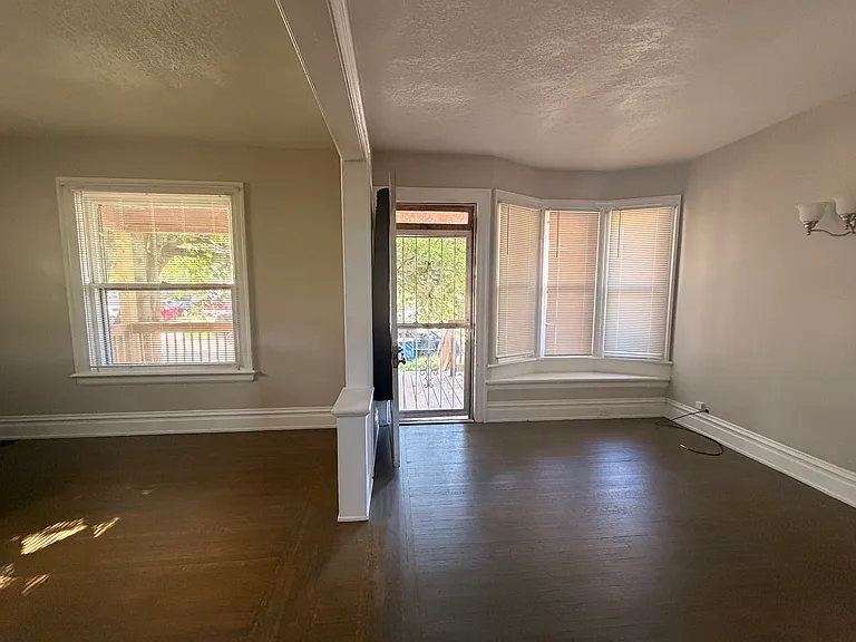 121 Machen St — Photo 8